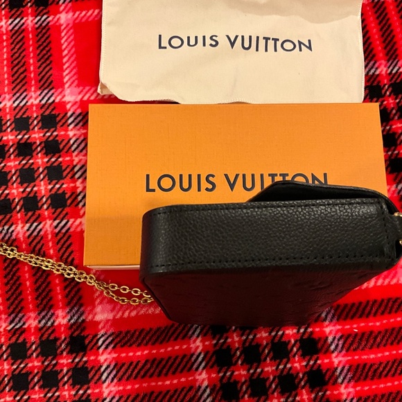 Louis Vuitton - Picture 8 of 10